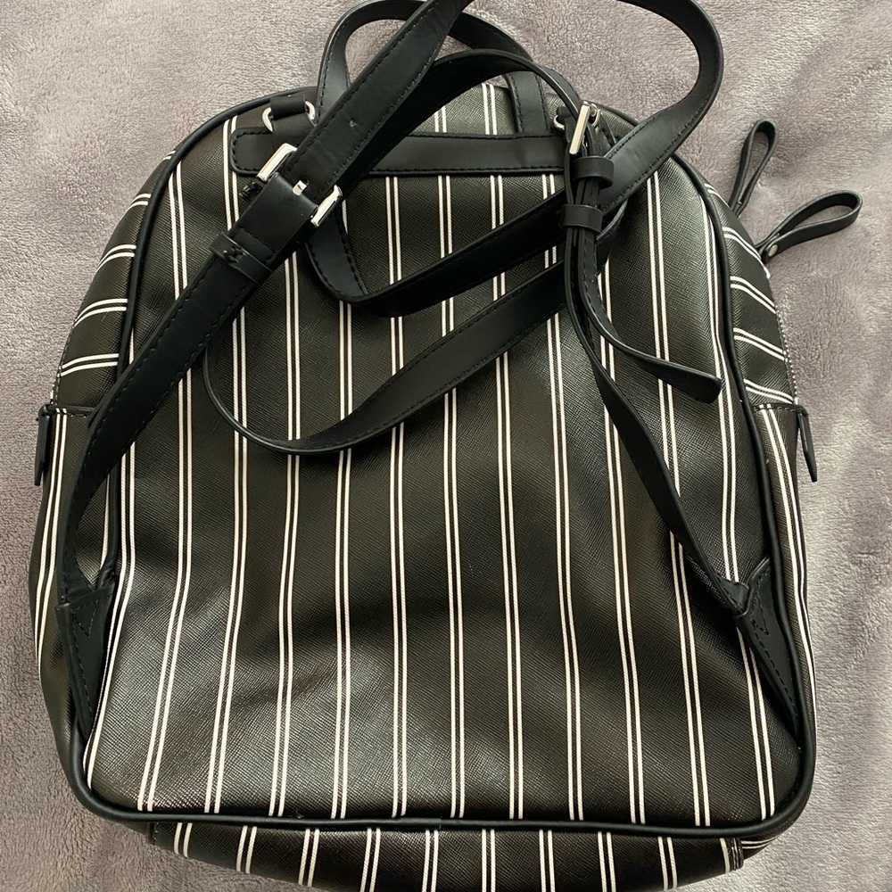 Guess leather backpack - Picture 2 of 4